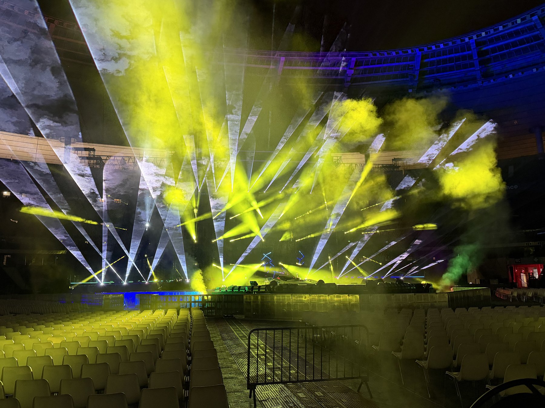 BIGBANG Cosmos Tour beams